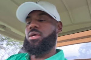 无惧风雨☔️詹姆斯自拍冒雨打高尔夫：我上瘾了