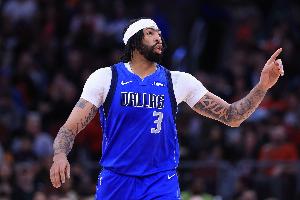 开云娱乐-独行侠队史仅两人单场打出过30+15板+5帽：浓眉、加福德