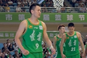 辽宁男篮热身赛90比79击败美国TBT阿肯色州队 姜宇星得到10分