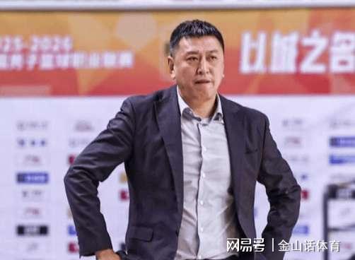 kaiyun-又输了！45岁少帅，上任后5胜12负，将季后赛球队，带到了倒数第3