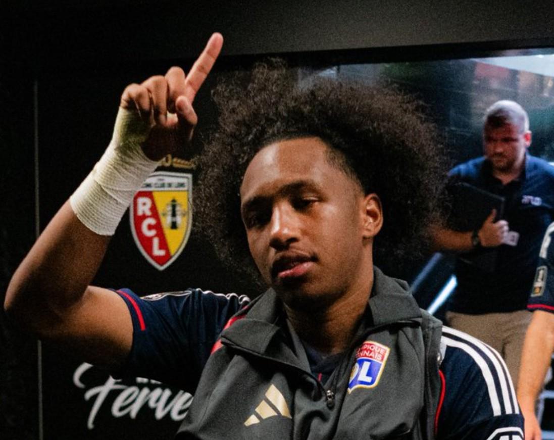 记者：在转会窗口的最后两天，曼联也试图签下马利克-福法纳