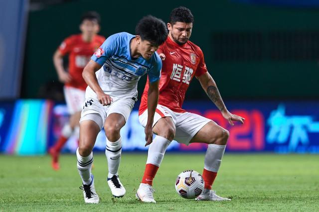 开云APP-广州德比上演精彩进球大战 范加斯特田忌赛马收效